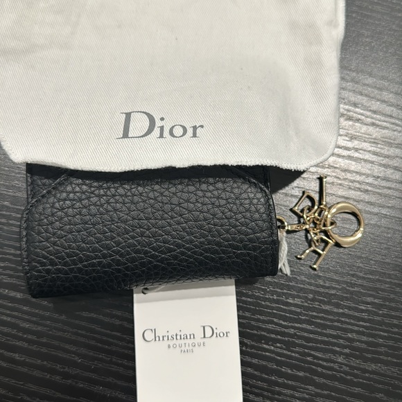 Authentic Dior wallet NWT,this wallet is perfect and lightweight. - Picture 2 of 7